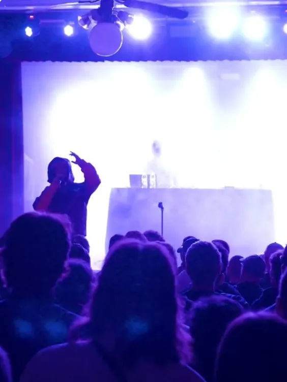 Il live di Armani Doc a Milano, visto dal pubblico